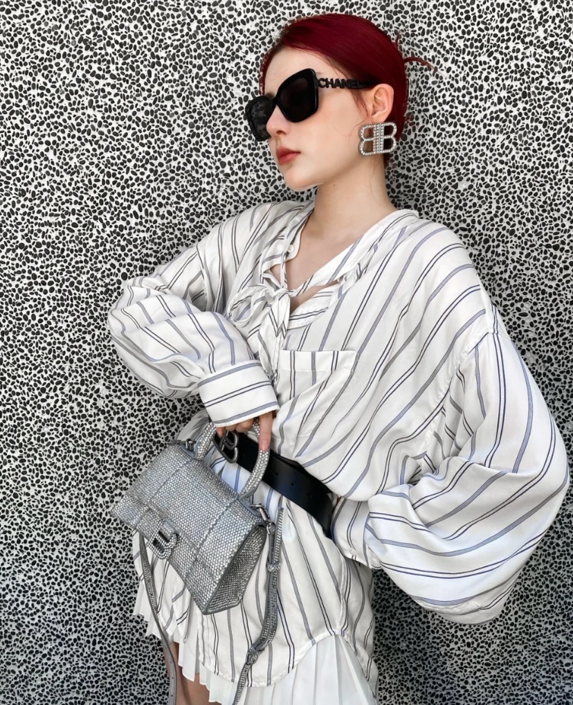 99新 Balenciaga/巴黎世家  IW0572 条纹系带蝴蝶结衬衫 S码 