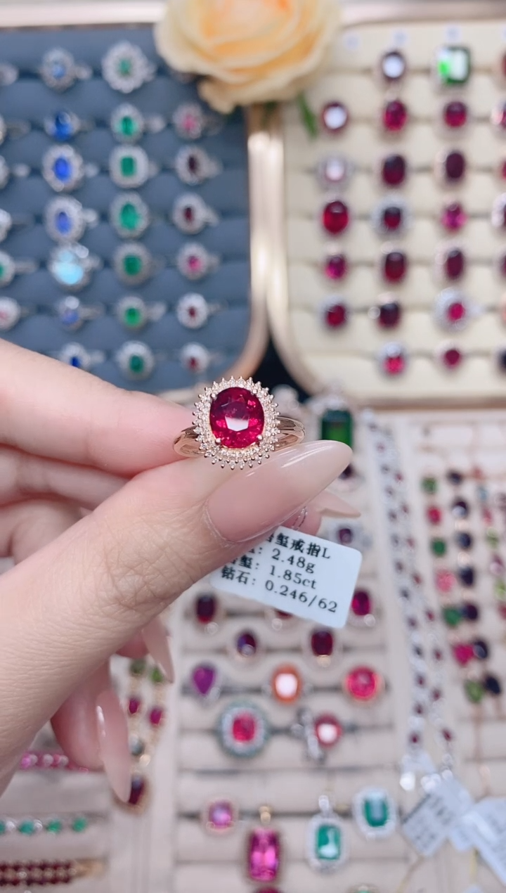 碧玺戒指18K金镶嵌碧玺1.85ct