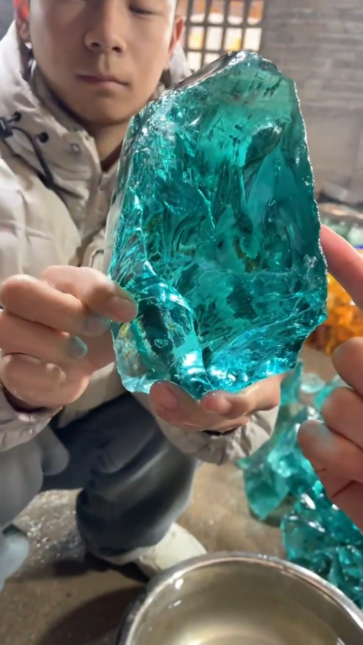 新疆五彩石原石摆件