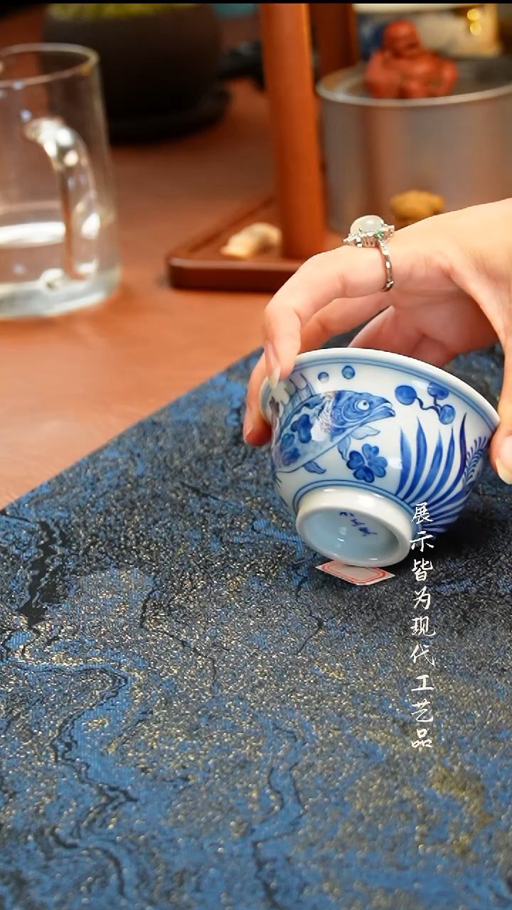 景德镇元青花鱼藻压手