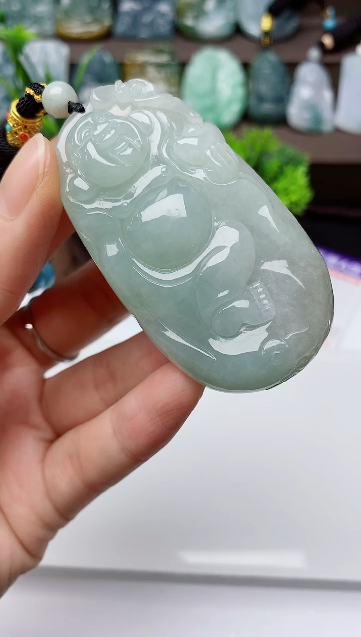 翡翠未镶嵌颈饰         