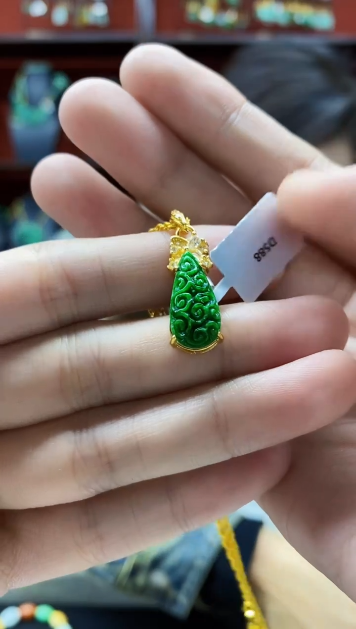 颈饰未镶嵌翡翠吊坠