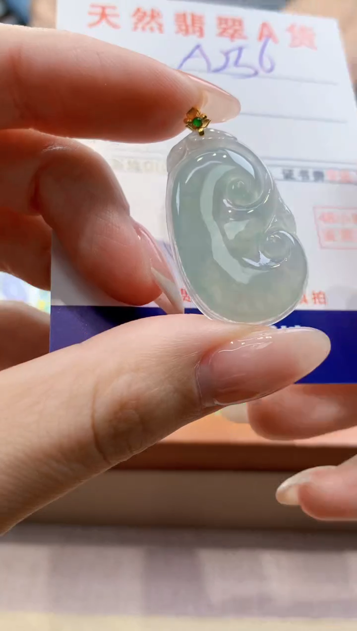 颈饰18K金镶嵌翡翠天然缅甸a货翡翠