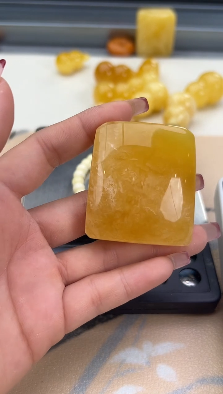 【闪购商品】琥珀裸石未镶嵌蜜蜡吊坠