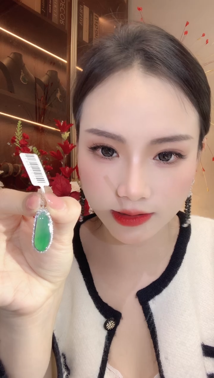 【闪购商品】翡翠吊坠(不含链)18K金镶嵌C35