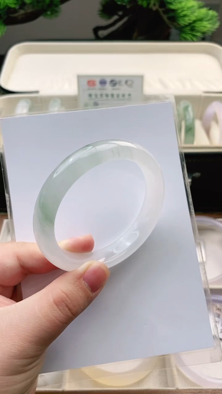 【闪购商品】石英质玉手镯未镶嵌58