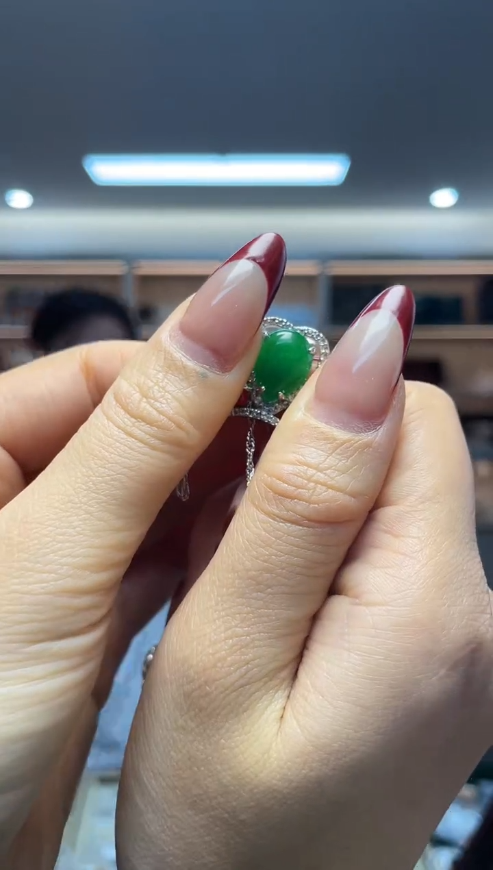 颈饰未镶嵌翡翠（多样性发一件）