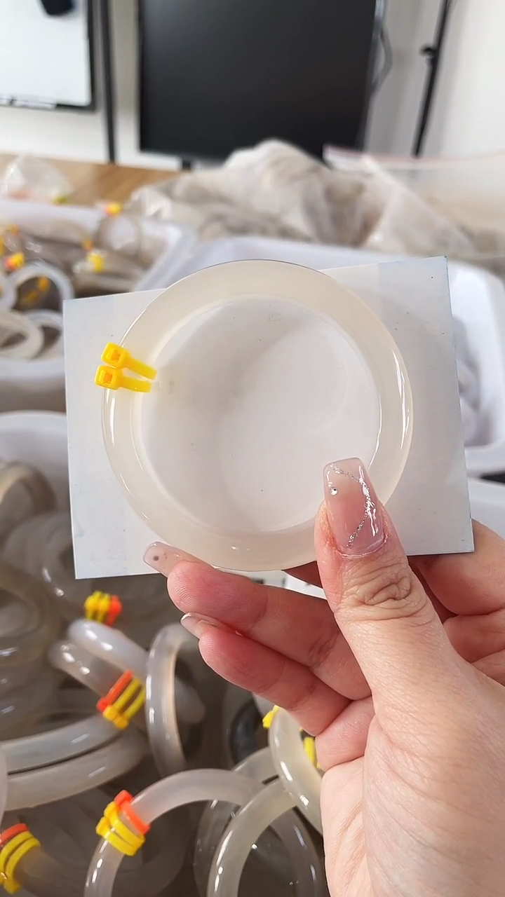 【闪购商品】玛瑙/玉髓手镯合金高冰天然玛瑙冰种玉髓手镯