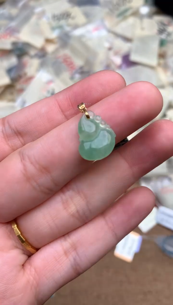 18K金镶嵌挂件翡翠一