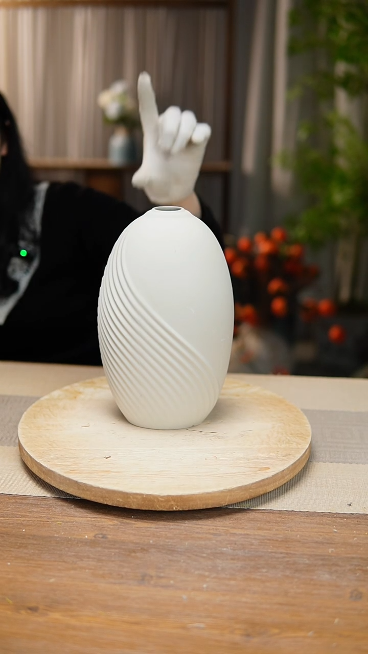 【闪购商品】陶瓷 花器斜纹水滴高26