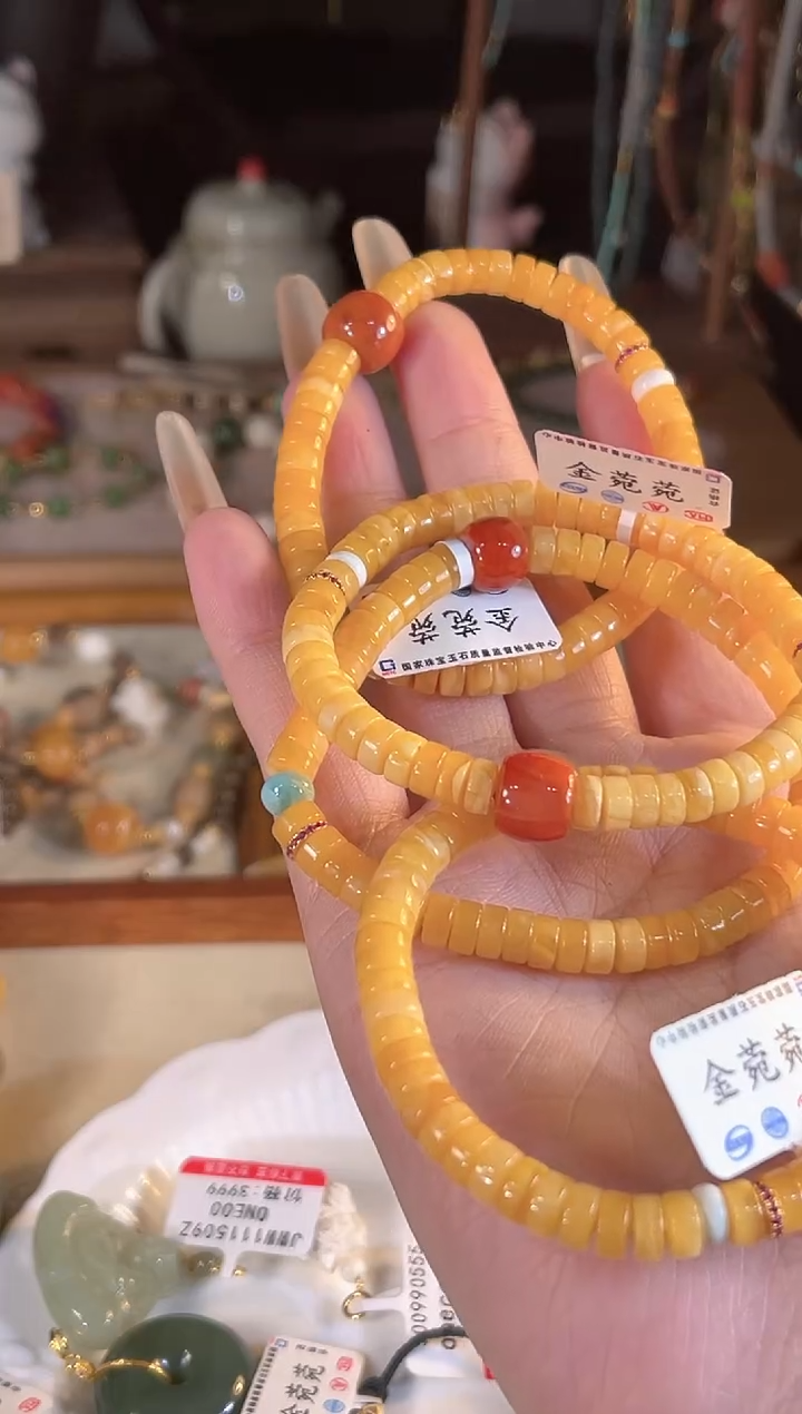 【闪购商品】蜜蜡手链未镶嵌多样性发货其一