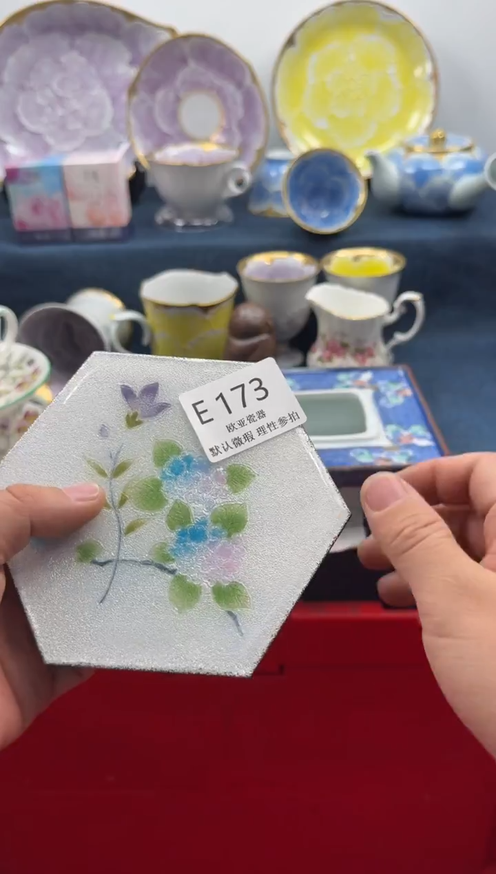 瓷片满****红瓷片    E173