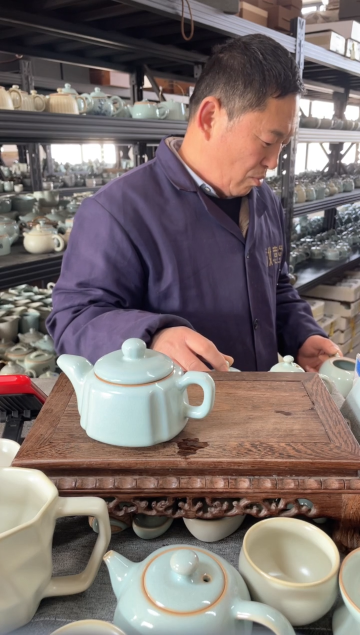 【闪购商品】瓷片天青釉四方壶。。。。