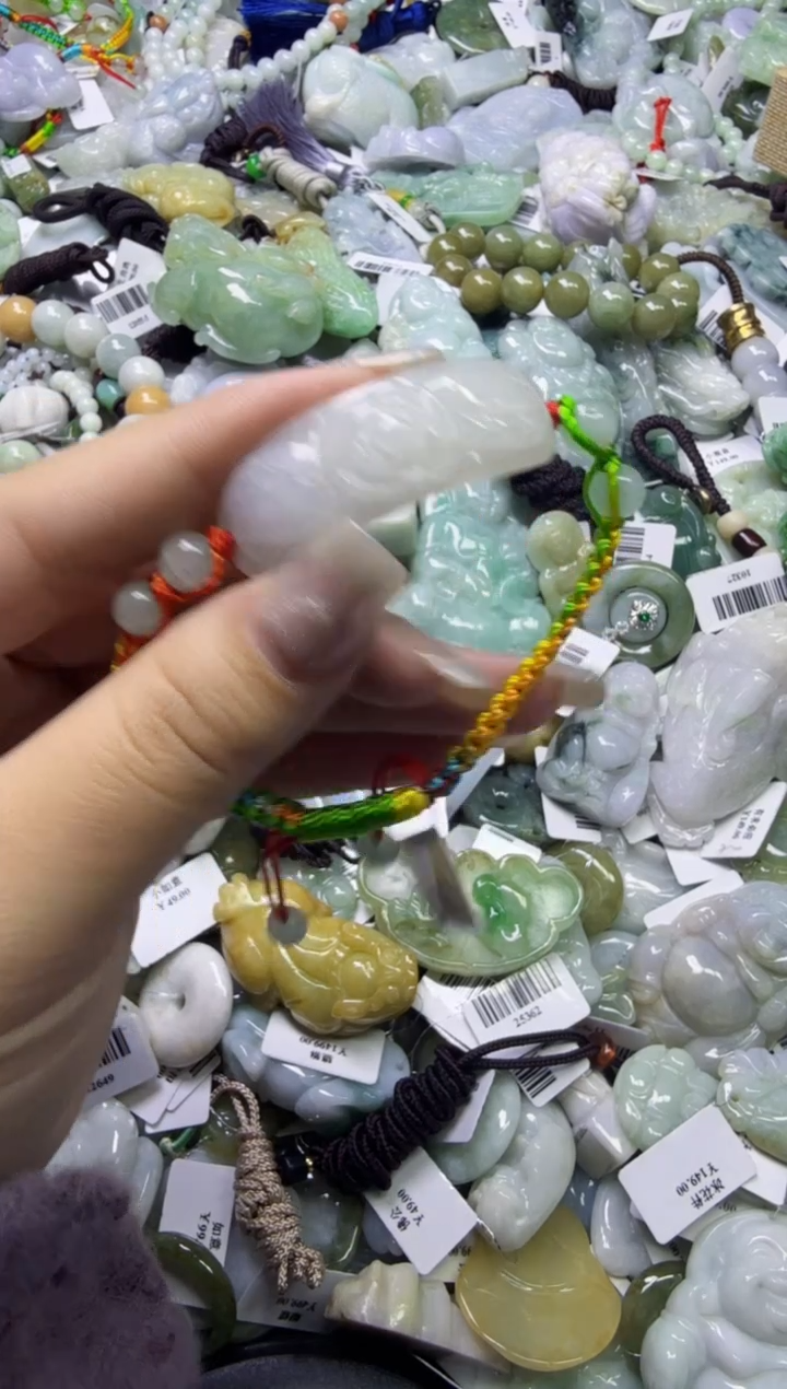 【闪购商品】翡翠颈饰未镶嵌00015631