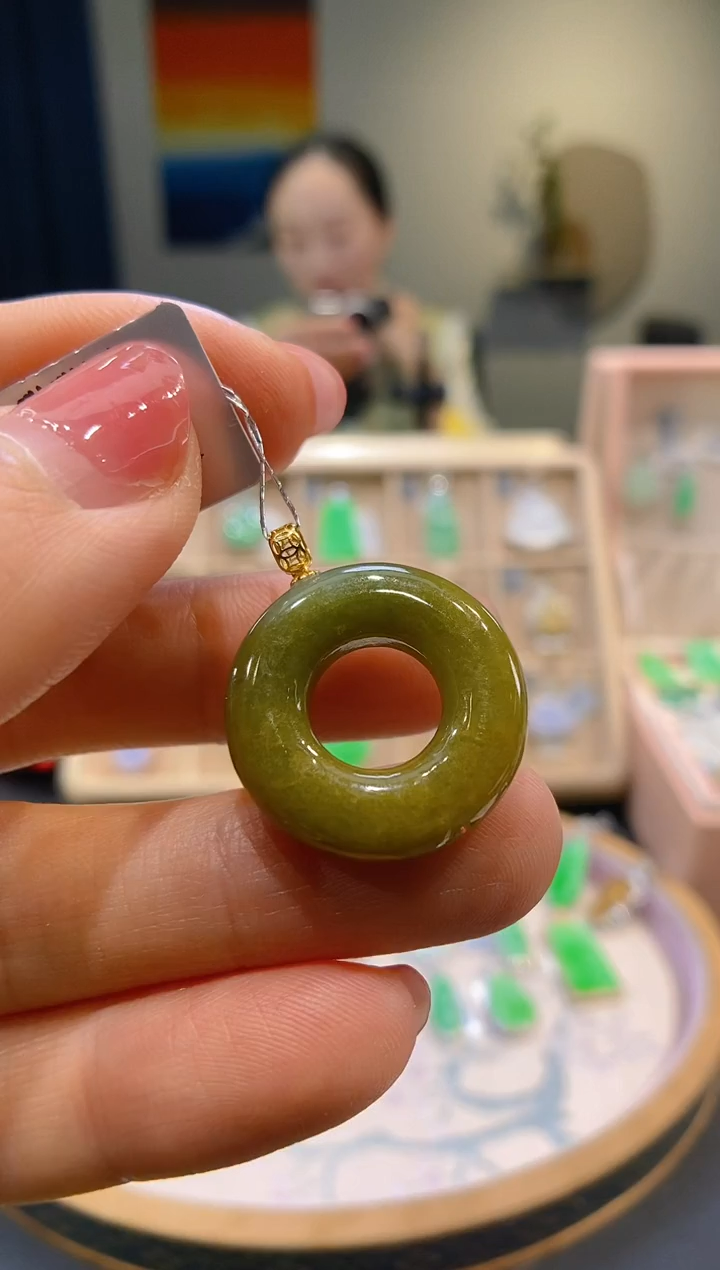 【闪购商品】翡翠吊坠(不含链)18K金镶嵌甜甜圈