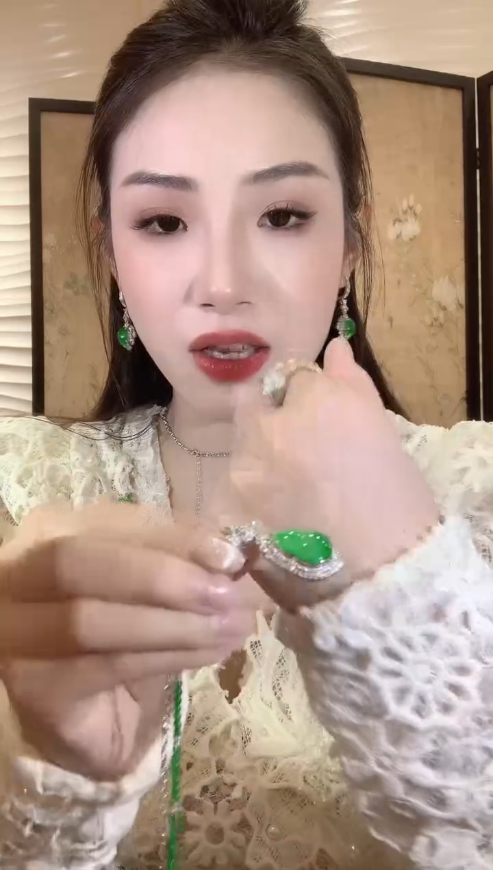 【闪购商品】翡翠吊坠(不含链)18K金镶嵌A20