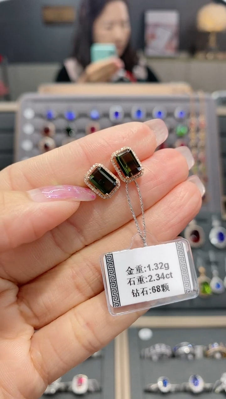 【闪购商品】碧玺耳饰18K金镶嵌2.34配钻