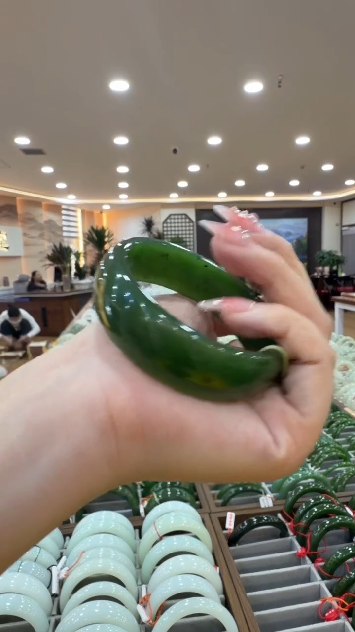 颈饰未镶嵌和田玉手镯60