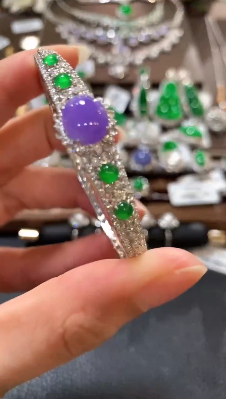 18K金镶嵌手镯翡翠m247紫色有色差