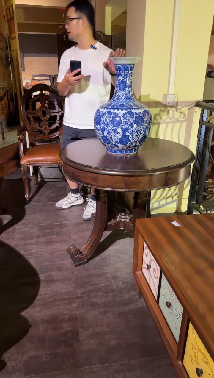 实木贴皮实木餐桌