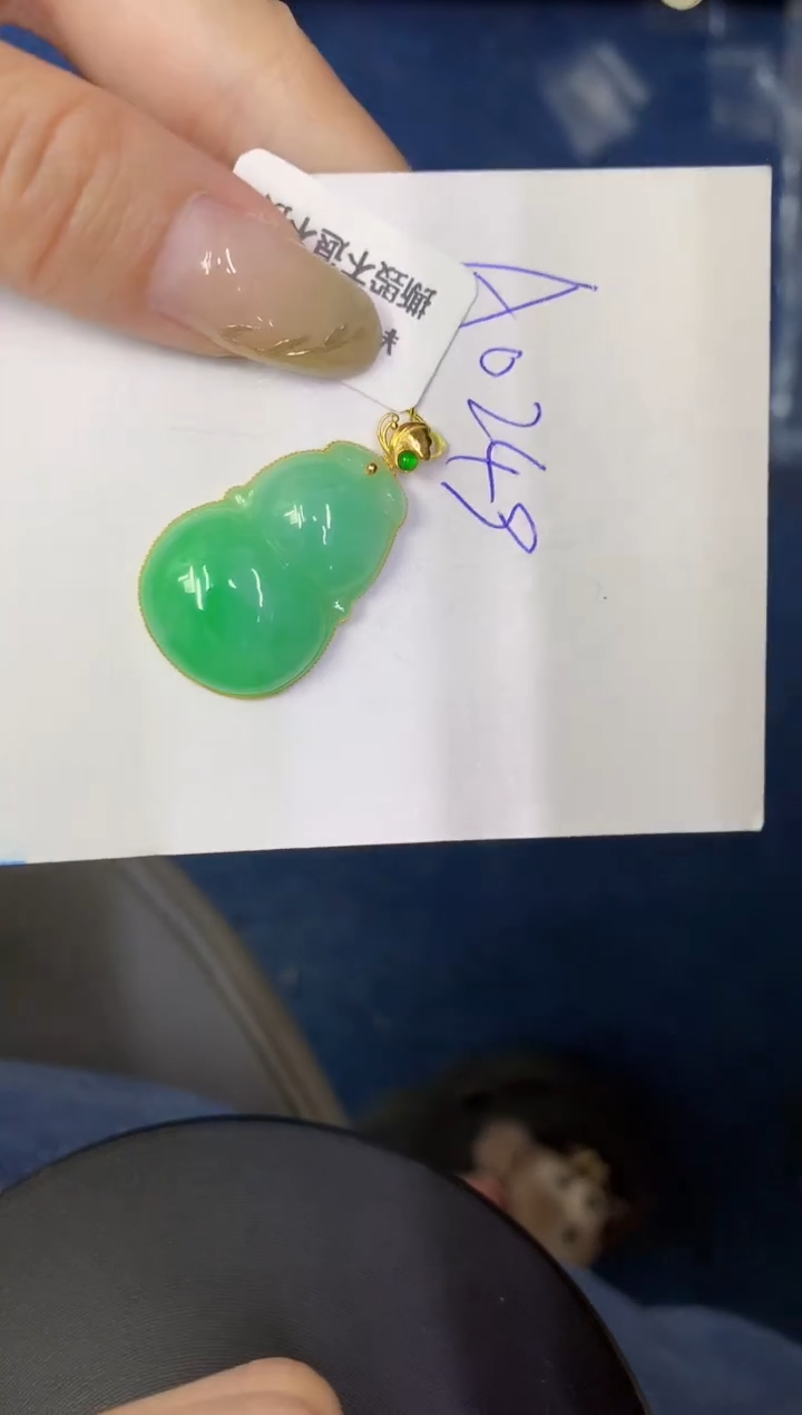 翡翠18K金镶嵌颈饰缅甸天然翡翠A货