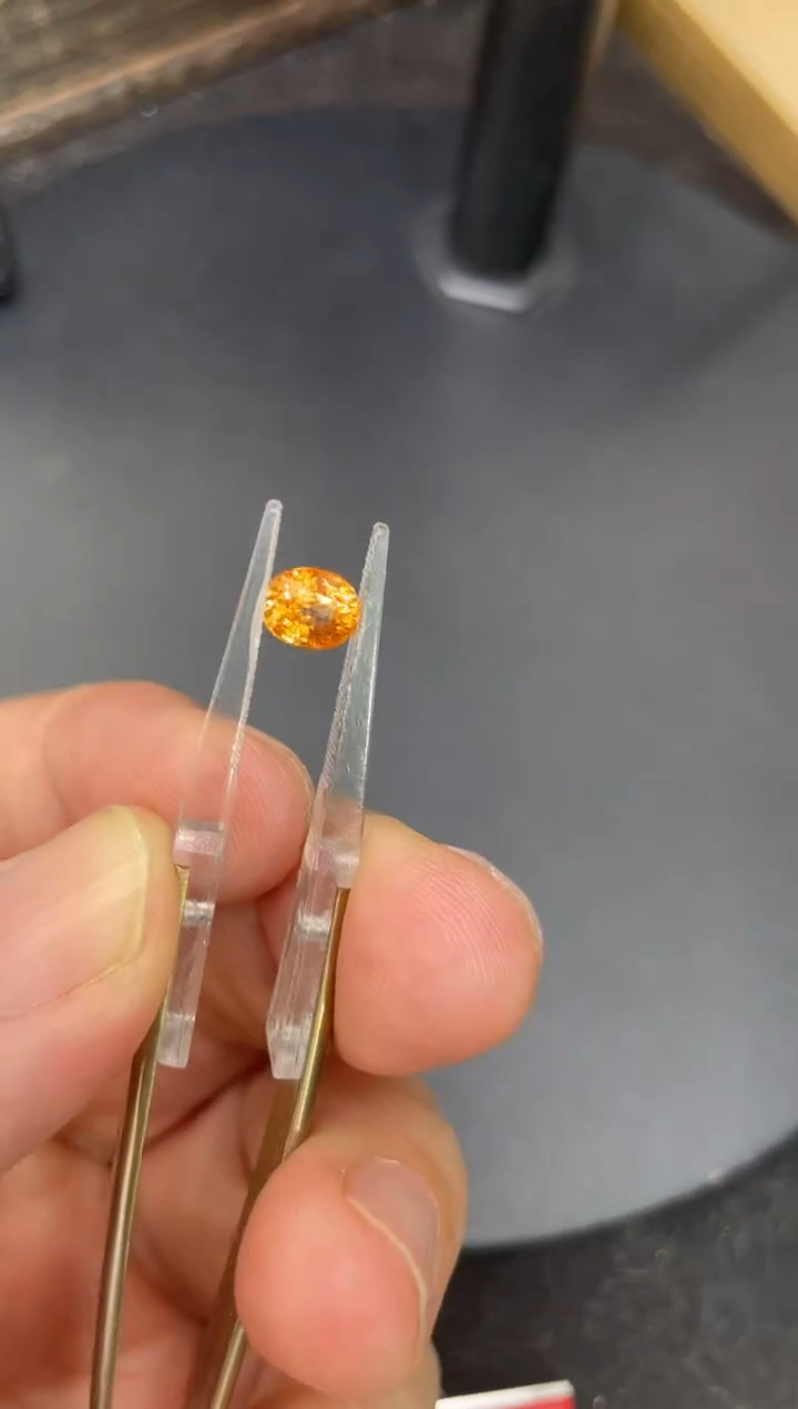 【闪购商品】石榴石裸石未镶嵌1.63克拉芬达石