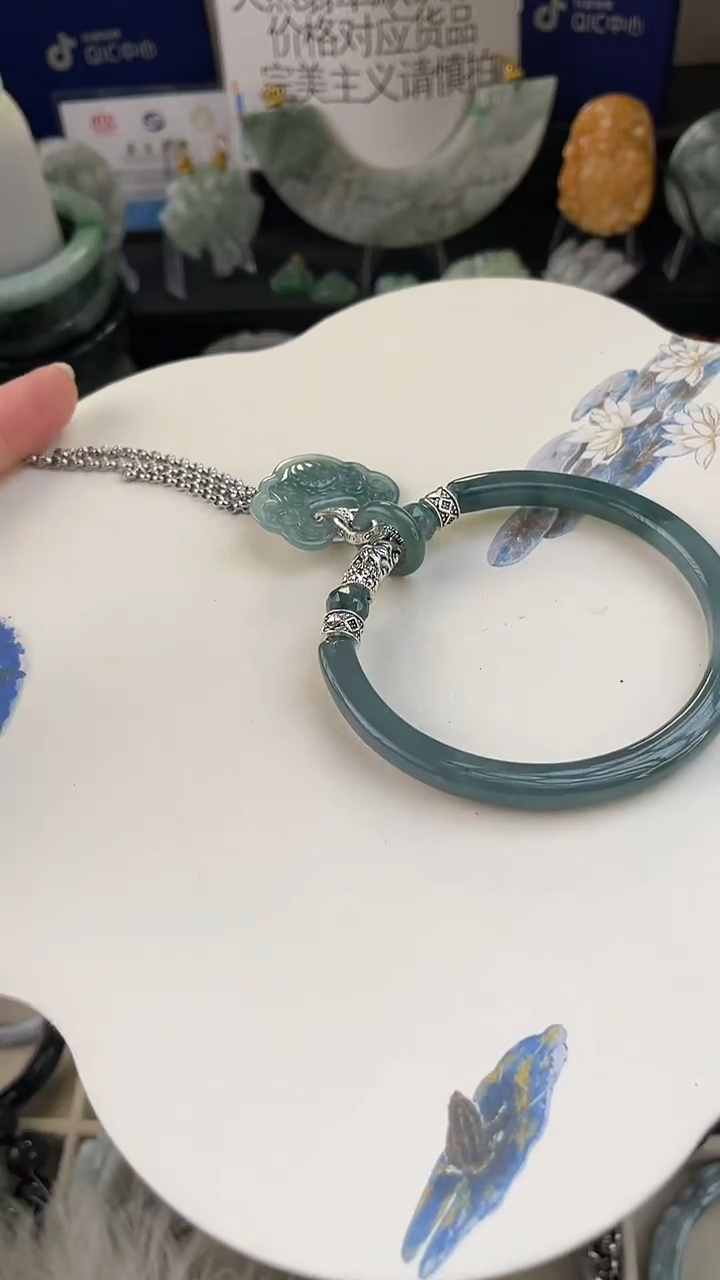 未镶嵌手链翡翠龙****皇手工定制主默认微瑕播介绍为准