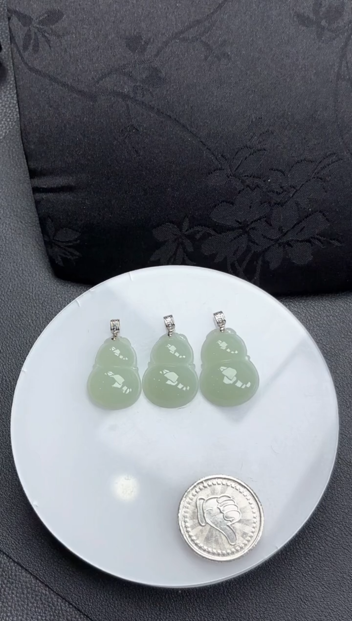 【闪购商品】翡翠颈饰18K金镶嵌葫芦多样性发一