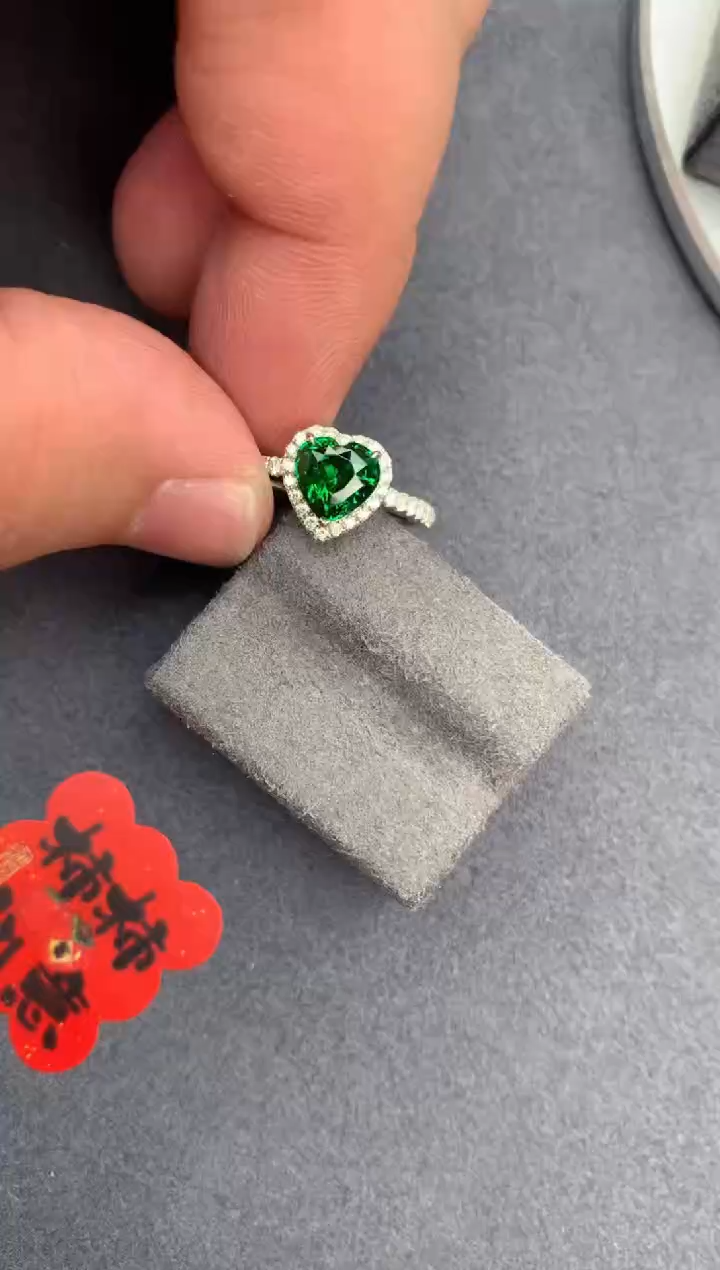 【闪购商品】石榴石（沙弗莱）戒指18K金镶嵌1.5ct沙弗莱戒指