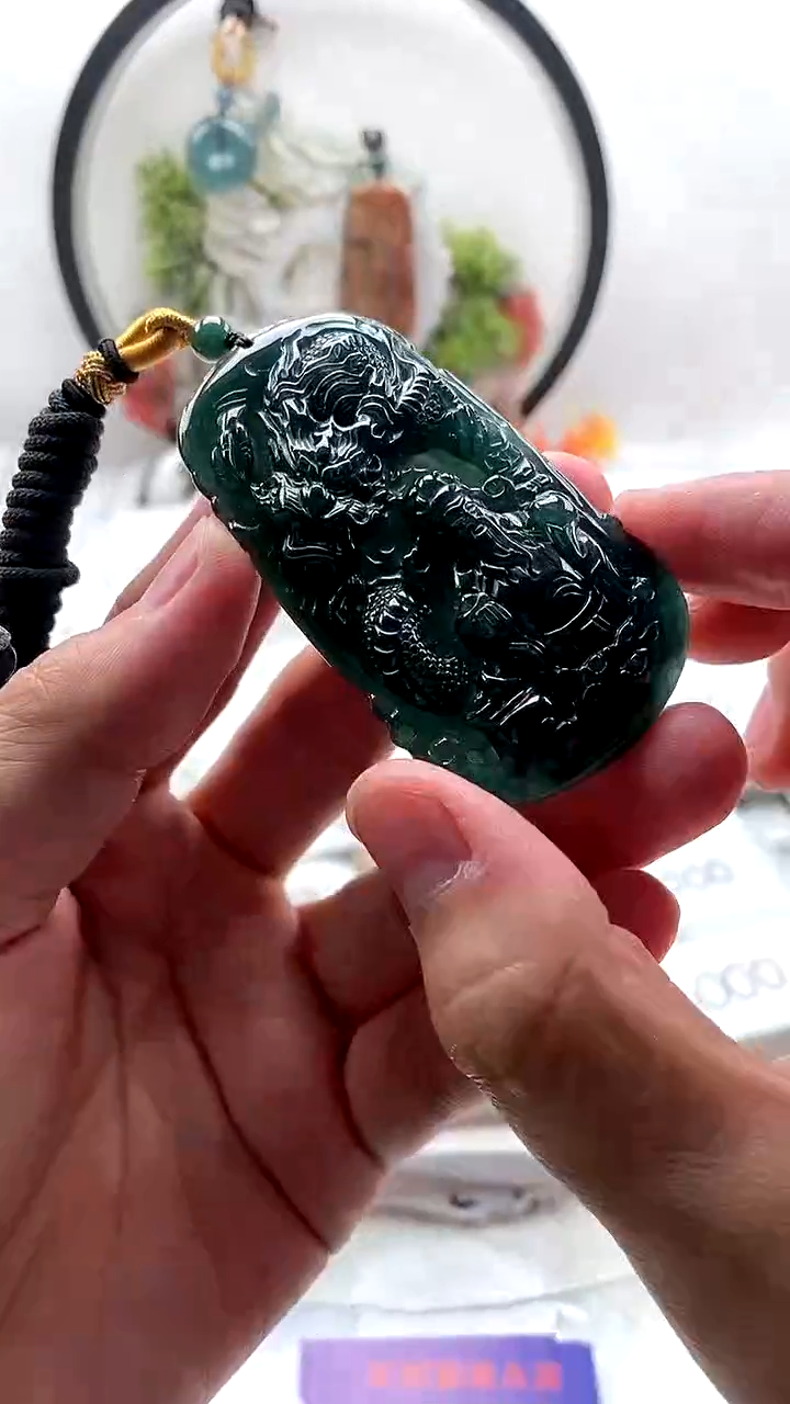 颈饰未镶嵌翡翠财神