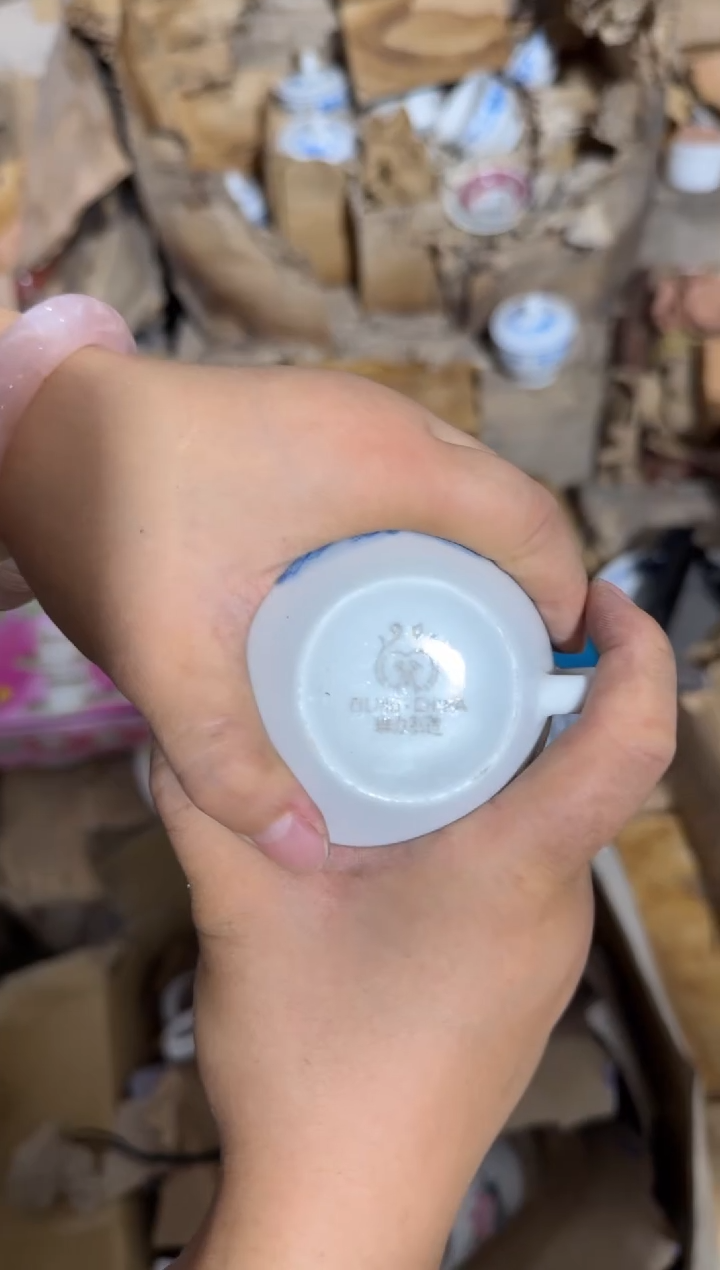 摆件Y****湖炖盅2500毫升有瑕请慎拍