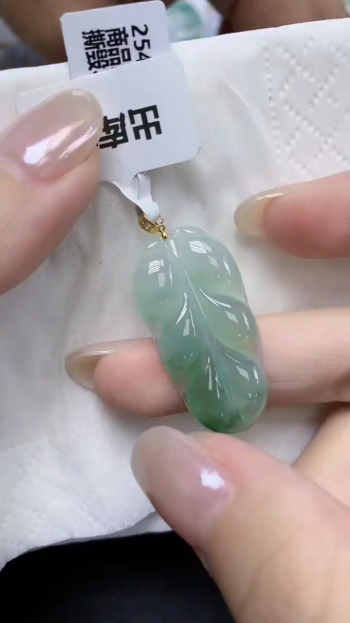 翡翠18K金镶嵌颈饰天然缅甸翡翠A货