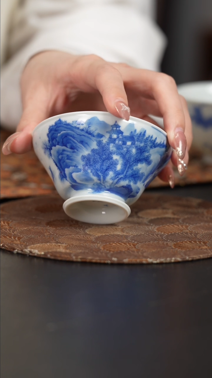 【闪购商品】杯看山柴窑青花山水