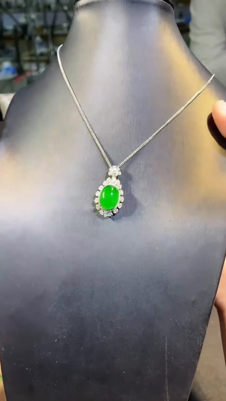 【闪购商品】翡翠吊坠(不含链)18K金镶嵌翡翠吊坠