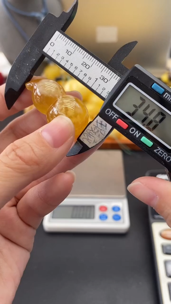 琥珀未镶嵌珠宝奇石15