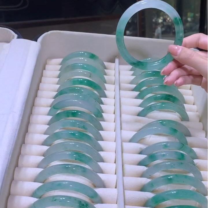 关漂亮【逍遥严选】非洲翠圆条手镯*1993/489/多样性发/1件