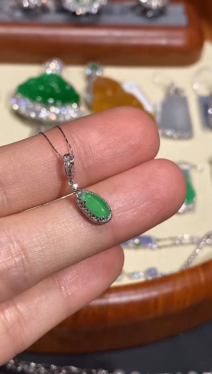 【闪购商品】翡翠吊坠(不含链)18K金镶嵌吊坠