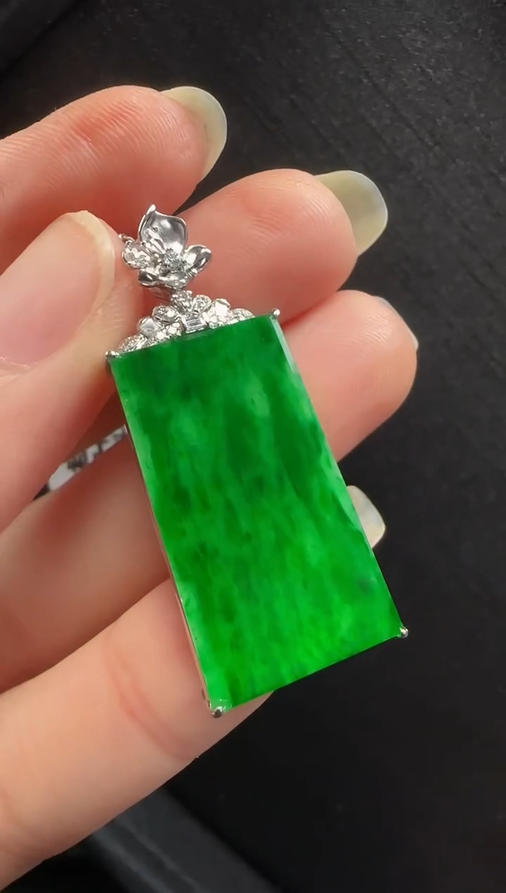 【闪购商品】翡翠颈饰18K金镶嵌234无事牌一个