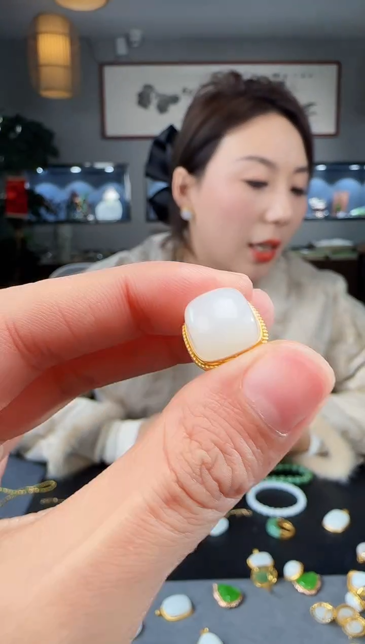 【闪购商品】和田玉戒指18K金镶嵌1