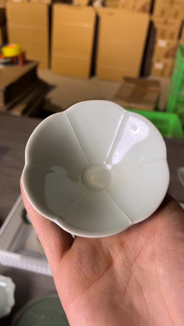 【闪购商品】瓷微瑕天青花口素面出筋斗笠1个