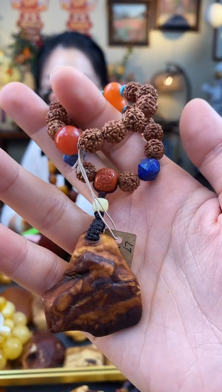 未镶嵌琥珀手串手持
