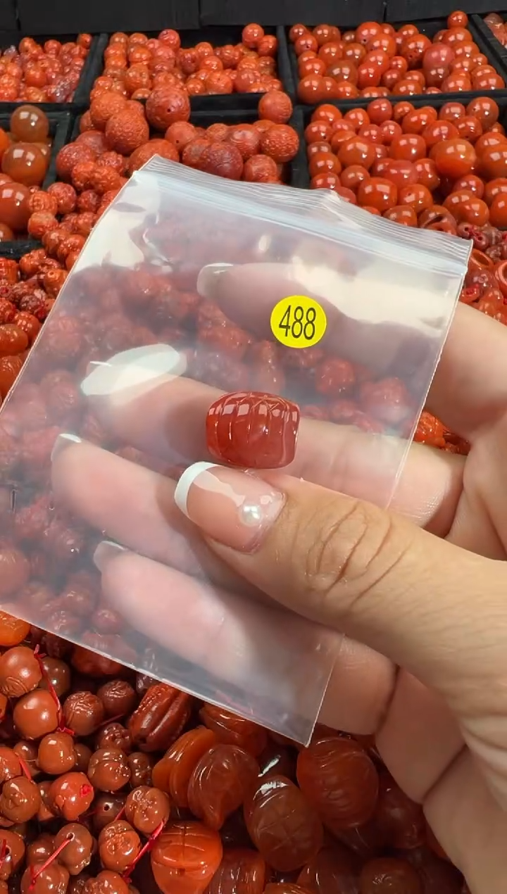 颈饰未镶嵌南红玛瑙1