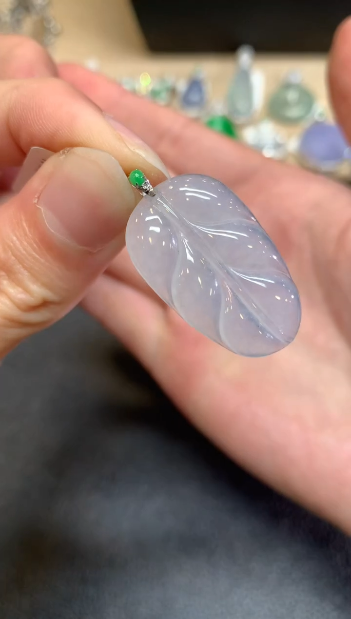 【闪购商品】翡翠颈饰18K金镶嵌叶子【无服务费】