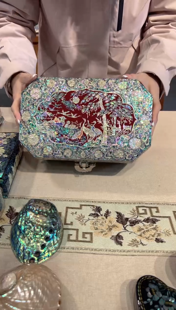 【闪购商品】鱼锁绒布底·弘贝雅螺钿漆器文化馆