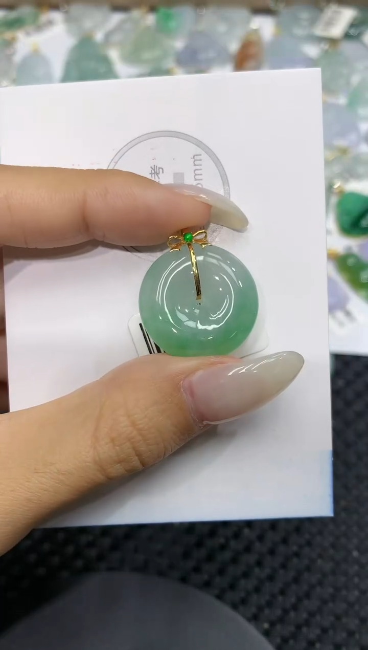 颈饰18K金镶嵌翡翠111111111111