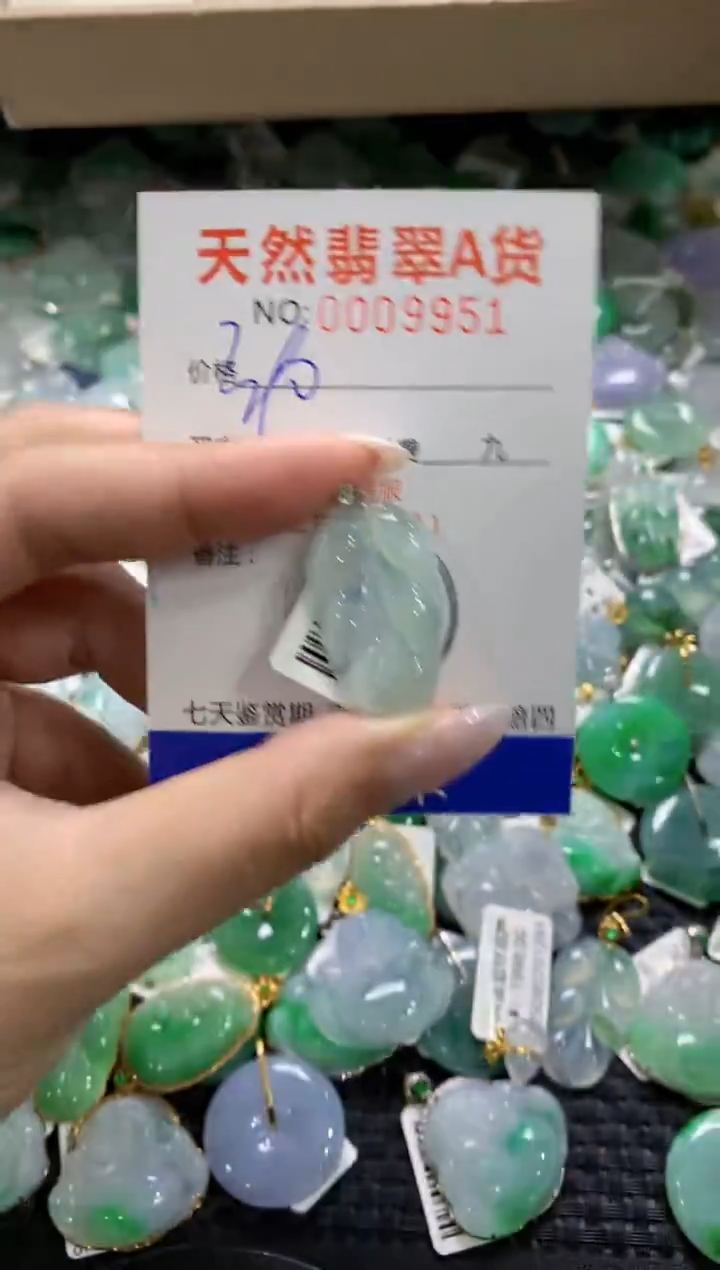 颈饰18K金镶嵌翡翠1111111111111111