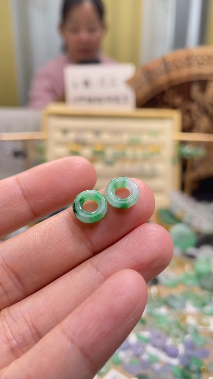 颈饰未镶嵌翡翠甜甜圈一对