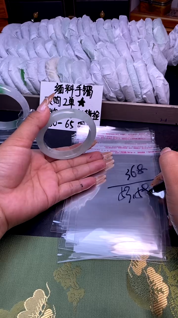 时尚女款缅料手镯368