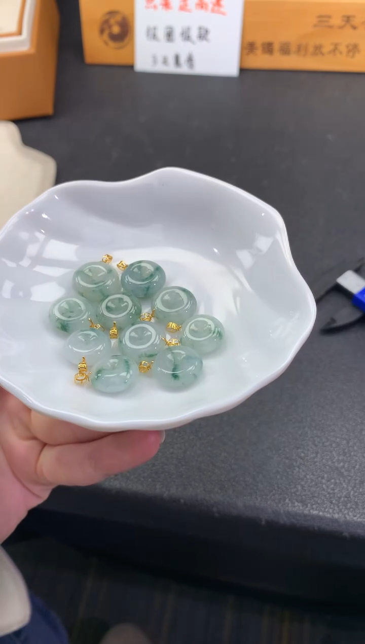 翡翠18K金镶嵌颈饰FA345 翡翠飘花平安扣 多样性发其一