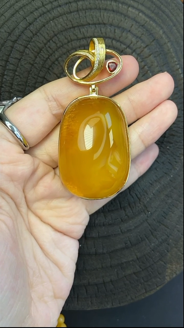 银S925镶嵌吊坠(赠链)蜜蜡大**卷孤品